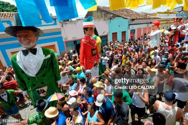 Revellers perform during the Gian Toys meeting in the carnival of Olinda, Pernambuco state, Brazil on February 13, 2018. / AFP PHOTO / Leo Caldas