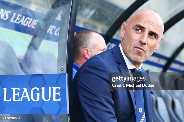 Victory head coach Kevin Muscat looks upfield during the AFC Asian Champions League match between the Melbourne Victory and Ulsan Hyundai FC at AAMI...