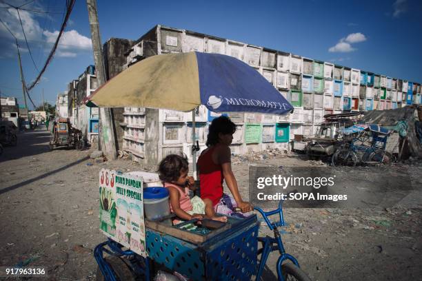 Street vendor seen selling snakes at the cemetery slum. In the center of Pasay District of Metro Manila is a cemetery where over 10,000 deceased...