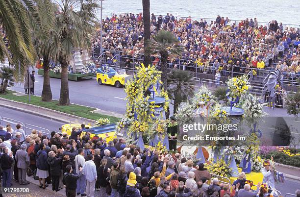 carnival parade, nice, france - festival float stock pictures, royalty-free photos & images