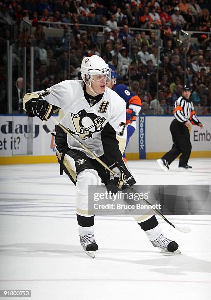 Evgeni Malkin of the Pittsburgh Penguins skates against the New York Islanders at the Nassau Coliseum on October 3, 2009 in Uniondale, New York. The...