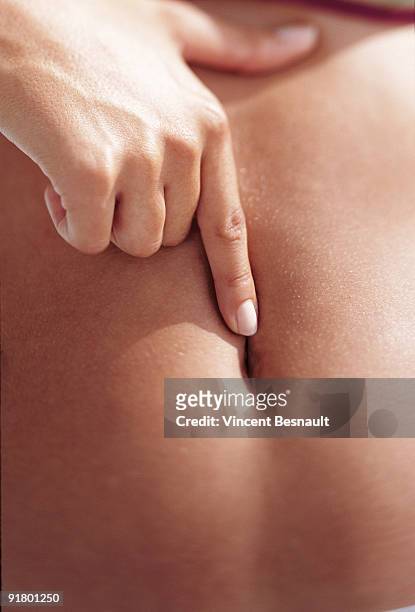 bellybutton - human abdomen foto e immagini stock