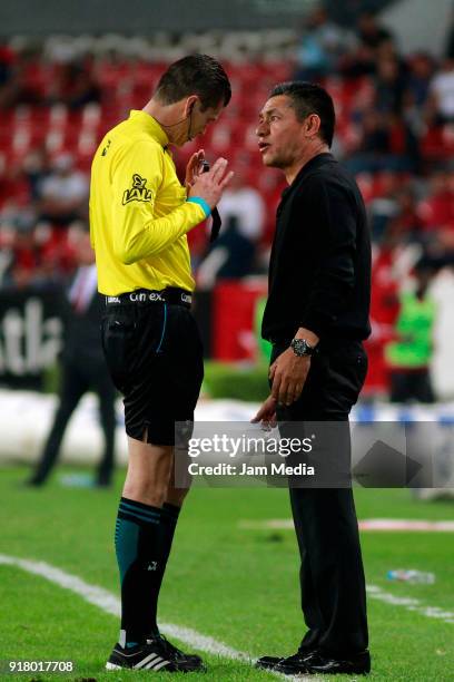 Referee Erick Yahir Miranda argues with Ignacio Ambriz coach of Necaxa during the 7th round match between Atlas and Necaxa as part of the Torneo...