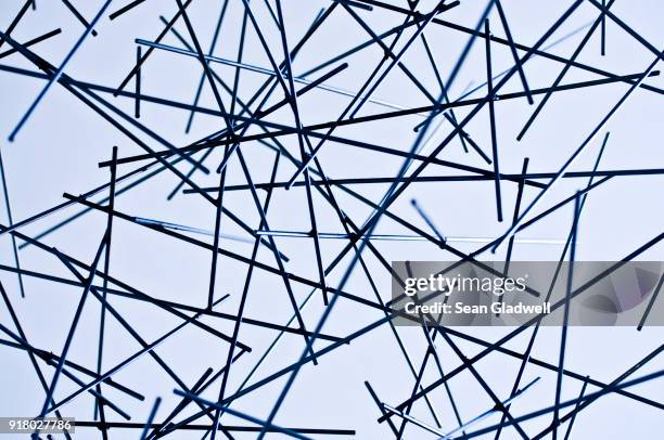 wire steel structure - sculpture moderne photos et images de collection