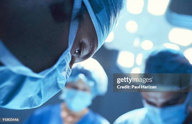 doctors in surgery - surgery stock-fotos und bilder