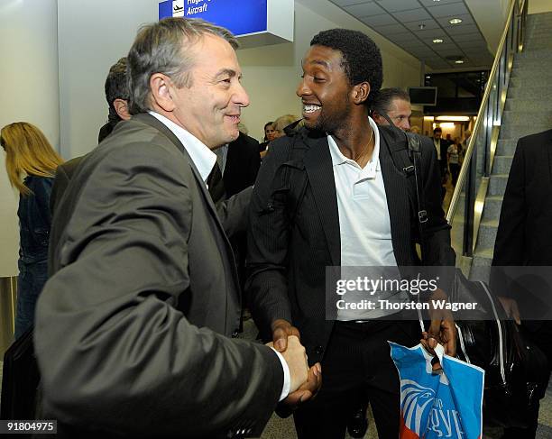 Wolfgang Niersbach, gerneral secretary of the German football association acclaimed Richard Sukuta-Pasu during the U20 Germany national team arrival...