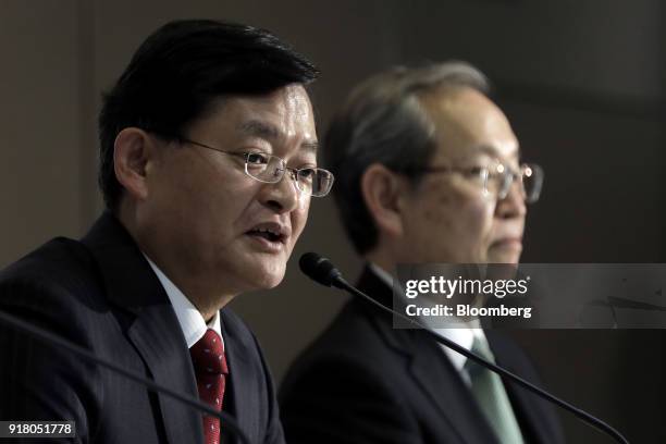 Nobuaki Kurumatani, incoming chief executive officer and chairman of Toshiba Corp., left, speaks while Satoshi Tsunakawa, outgoing chief executive...