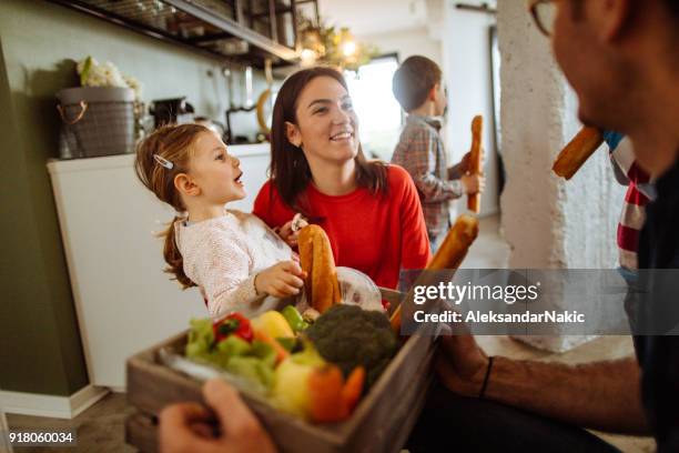 door to door grocery delivery - grocery delivery stock pictures, royalty-free photos & images