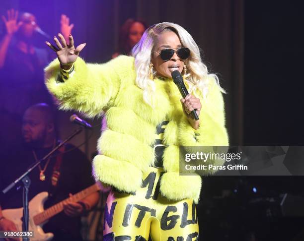 Singer/actress Mary J. Blige performs in concert at Fox Theater on February 13, 2018 in Atlanta, Georgia.