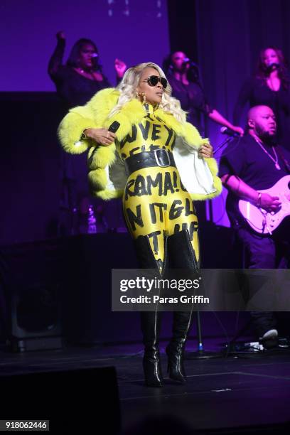 Singer/actress Mary J. Blige performs in concert at Fox Theater on February 13, 2018 in Atlanta, Georgia.