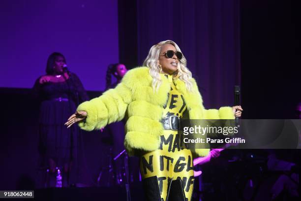 Singer/actress Mary J. Blige performs in concert at Fox Theater on February 13, 2018 in Atlanta, Georgia.