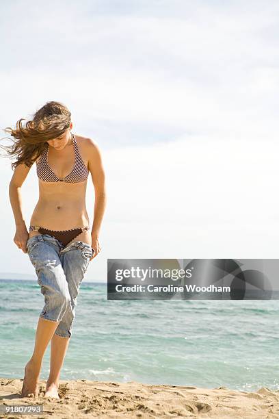 women at the beach. - spogliarsi foto e immagini stock
