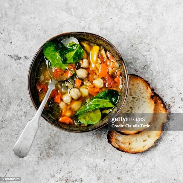 vegetable soup - minestrone stockfoto's en -beelden