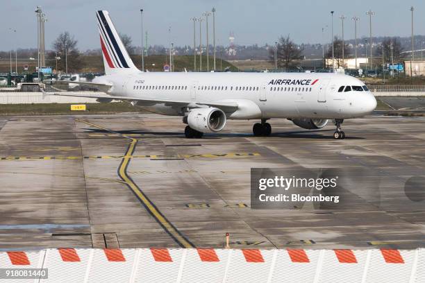 An Air France Airbus A321 aircraft, operated by Air France-KLM Group, taxis on the tarmac at Charles de Gaulle airport, operated by Aeroports de...