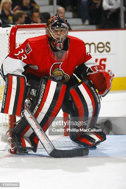 Pascal Leclaire of the Ottawa Senators defends the net during the game against the New York Islanders at Scotiabank Place on October 8, 2009 in...