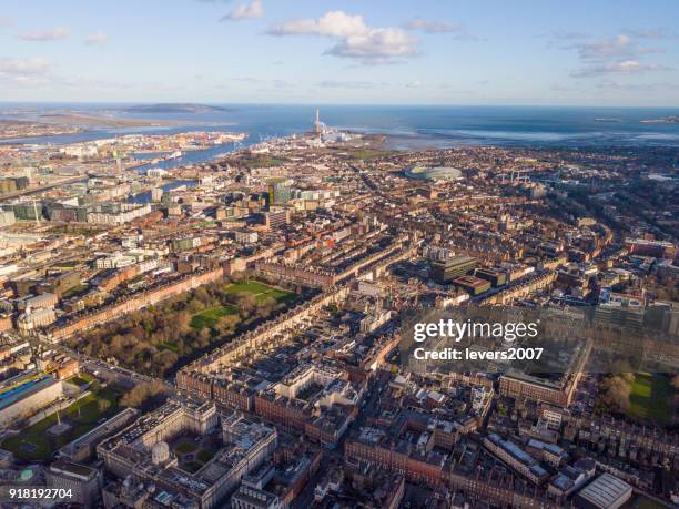 luchtfoto van dublin city centre - dublin city skyline stockfoto's en -beelden