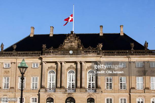 The Royal flag is on half mast at Amalienborg due to the death of Prince Henrik, husband to Queen Margrethe, who died yesterday evening at...