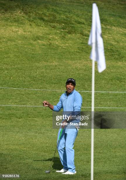 Retired boxer Sugar Ray reacts to his chip shot on the 18th hole during the Pro-Am round for the Genesis Open at Riviera Country Club on February 14,...