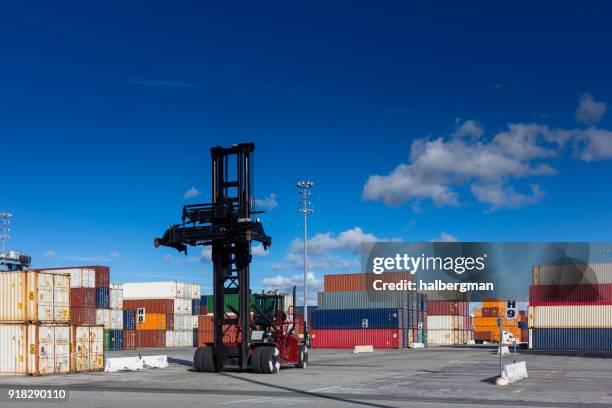 356 Cargo Handler Stock Photos, High-Res Pictures, and Images - Getty ...