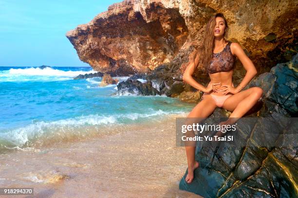 Swimsuit Issue 2018: Model Alexis Ren poses for the 2018 Sports Illustrated swimsuit issue on October 11, 2017 in Aruba. PUBLISHED IMAGE. CREDIT MUST...