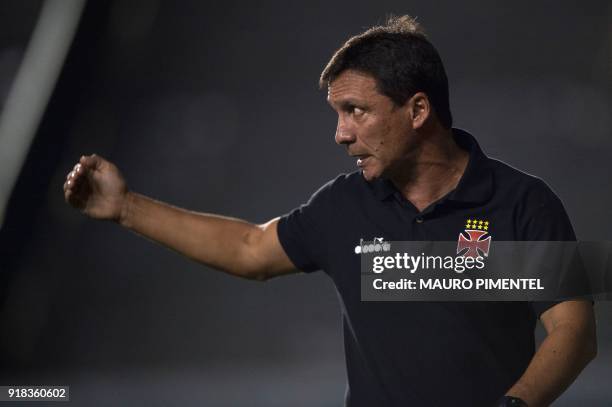 The coach of Brazil's Vasco da Gama, Ze Ricardo, gives instructions to his players during the Libertadores Cup football match against Bolivia's Jorge...