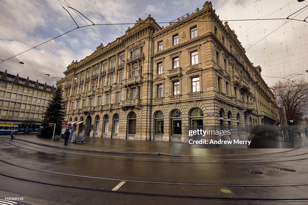 Credit Suisse Headquarters building and UBS building to the left, Paradeplatz, Bahnhofstrasse, Zürich