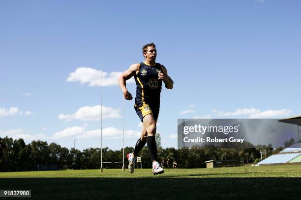 Kurt Gidley of the Kangaroos runs around the oval during an Australian Kangaroos training session at Concord Oval on October 13, 2009 in Sydney,...