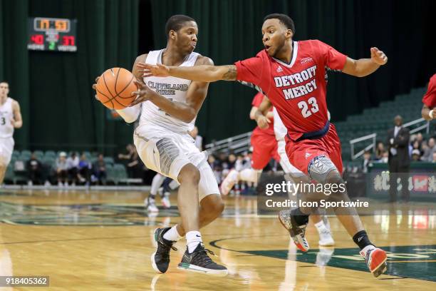 Cleveland State Vikings Kenny Carpenter drives to the basket as Detroit Titans guard Josh McFolley defends during the second half of the men's...