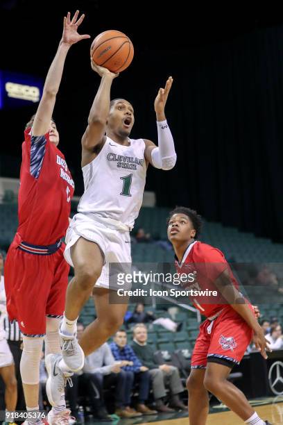 Cleveland State Vikings Kasheem Thomas shoots as Detroit Titans forward Cole Long defends from behind during the second half of the men's college...