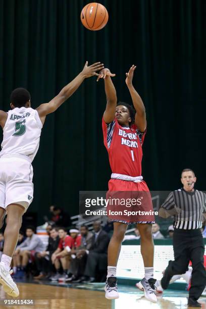 Detroit Titans guard Jermaine Jackson Jr. Shoots over Cleveland State Vikings Tyree Appleby during the first half of the men's college basketball...