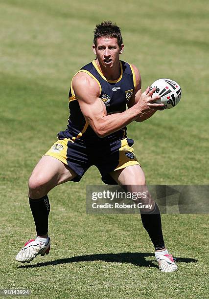 Kurt Gidley catches the ball during an Australian Kangaroos training session at Concord Oval on October 13, 2009 in Sydney, Australia.