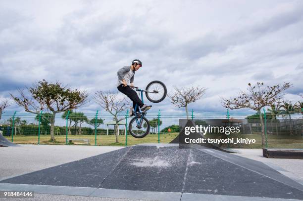 bmx ryttare, japan, okinawa - stunt performer bildbanksfoton och bilder