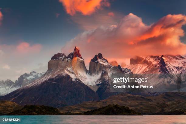 dramatic dawn in torres del paine, chile - puerto natales stock-fotos und bilder