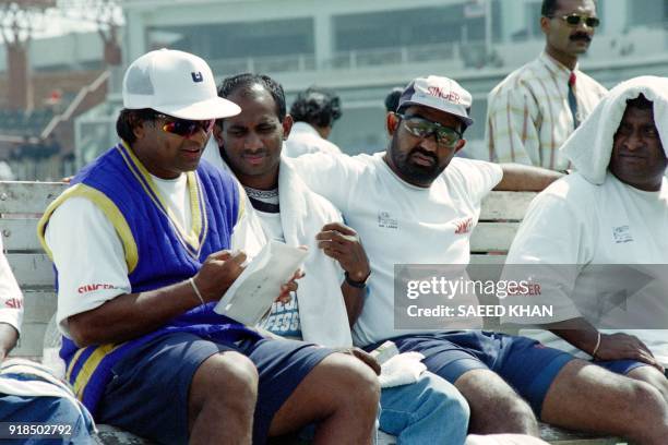 Sri Lankan team skipper Arjuna Ranatunga shares a letter with his two teammates Jayasuriya and Gurusinha during the practise session at Gaddafi...