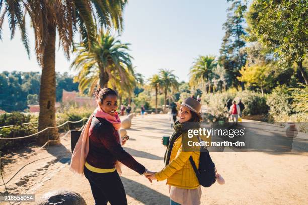 girlfriends enjoying a vacation in barcelona,park guell - casal gay imagens e fotografias de stock