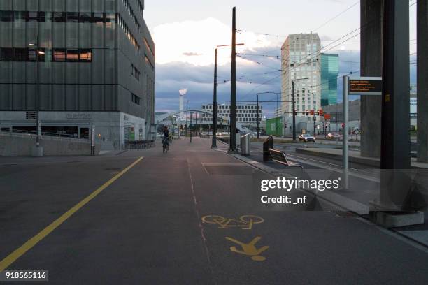 zürich-west modernen stadtbild - bike path stock-fotos und bilder