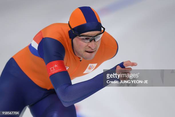 Netherlands' Sven Kramer competes in the men's 10,000m speed skating event during the Pyeongchang 2018 Winter Olympic Games at the Gangneung Oval in...