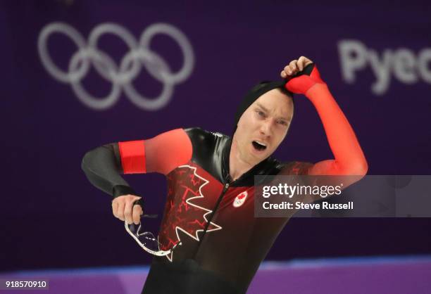 Pyeongchang- FEBRUARY 15 - Ted-Jan Bloemen of Canada looks at the clock as he wins the gold medal in Olympic record time in the men's 10000 metres in...