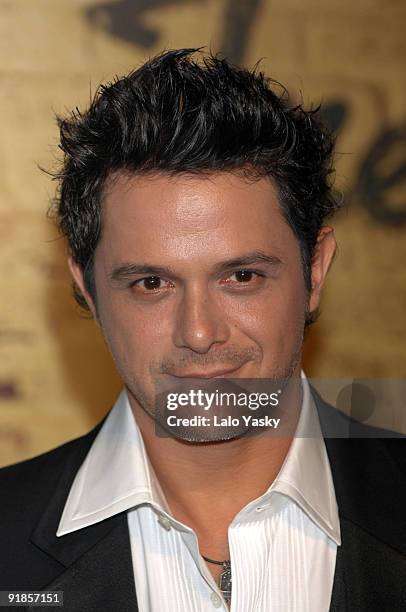 Alejandrooo Alejandro Sanz El Tren De Los Momentos Photos and Premium High Res ...