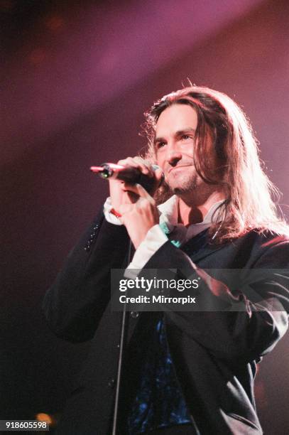 Wet Wet Wet, music group, in concert, NEC, Birmingham, 29th June 1994. Lead singer, Marti Pellow.