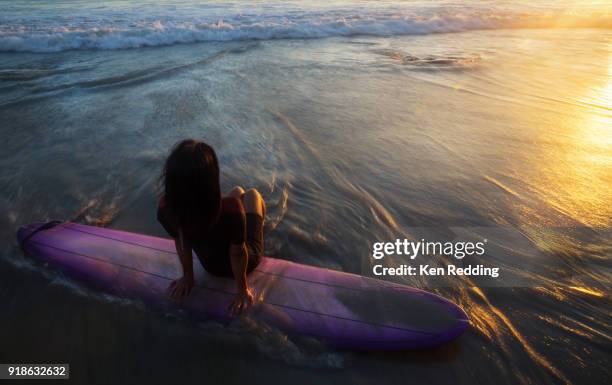 woman and surfboard - ken redding fotografías e imágenes de stock