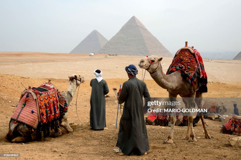 TOPSHOT-EGYPT-TOURISM-ARCHAEOLOGY-PYRAMIDS