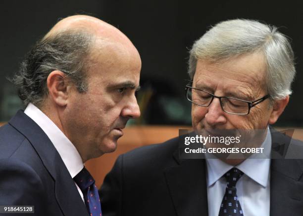 Spanish Finance Minister Luis De Guindos and Luxembourg Prime Minister and Eurogroup president Jean-Claude Juncker talk prior to an Eurozone meeting...