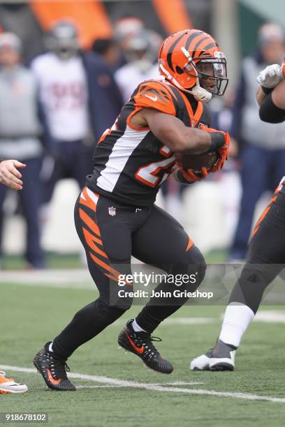 Giovani Bernard of the Cincinnati Bengals runs the football upfield during the game against the Chicago Bears at Paul Brown Stadium on December 10,...