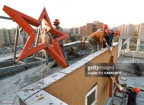 Red star is removed from its stand on the top of the main building of the Chinoin Pharmaceutical and Chemical Factory in Budapest, 26 October 1989,...