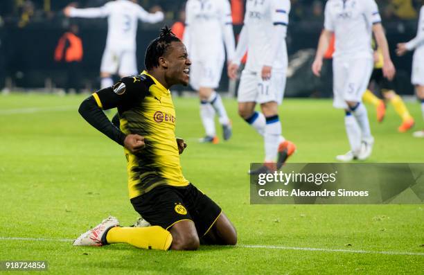 Michy Batshuayi of Borussia Dortmund celebrates after scoring the goal to the 3:2 during the UEFA Europa League match between Borussia Dortmund and...