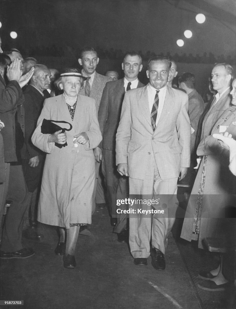 Hand Rudel Hans-Ulrich Rudel , a former Oberst in the German Luftwaffe, attends ...
