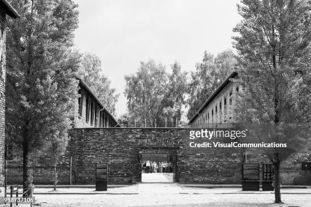 auschwitz concentration camp. - execution nazi criminals stock pictures, royalty-free photos & images