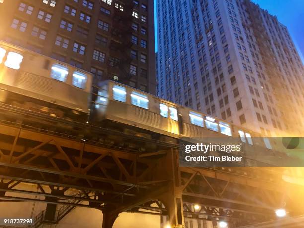 elevated train chicago - elevated train stock pictures, royalty-free photos & images