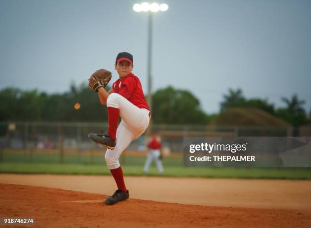 青年棒球聯盟投手 - 投手 個照片及圖片檔